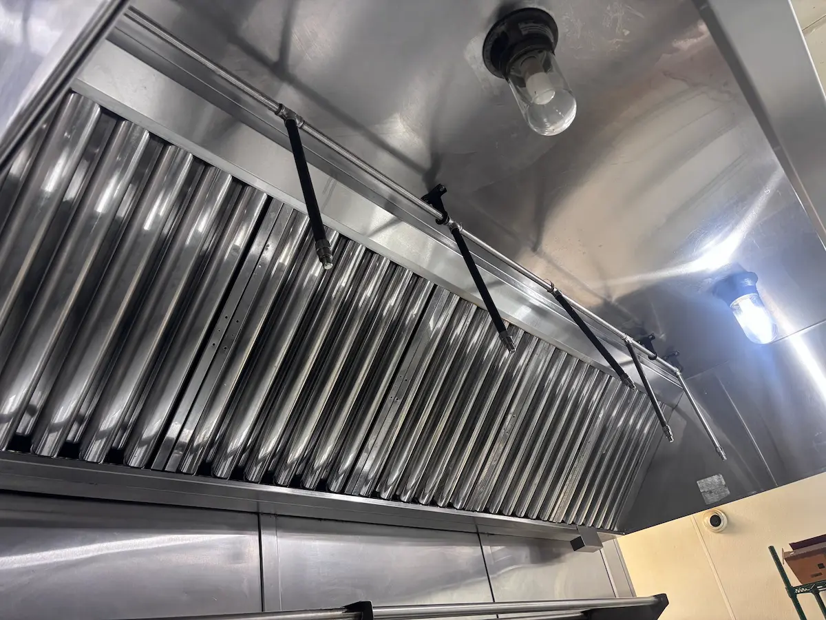 Commercial hood cleaning job in Durham, ON
